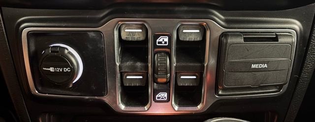 2021 Jeep Gladiator Willys 4x4