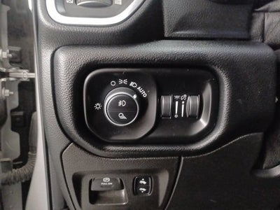 2022 RAM 1500 Laramie Crew Cab 4x2 5'7" Box
