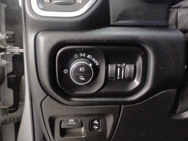 2022 RAM 1500 Laramie Crew Cab 4x2 5'7" Box