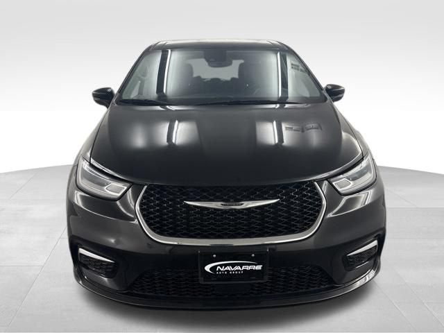 2023 Chrysler Pacifica Hybrid Touring L — photo 2