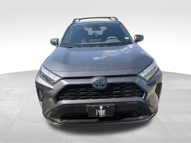 2022 Toyota RAV4 Hybrid SE — photo 2
