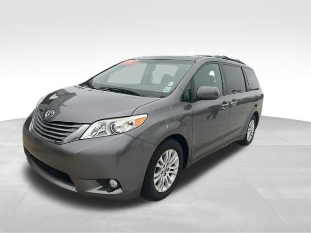 2016 Toyota Sienna XLE 8 Passenger