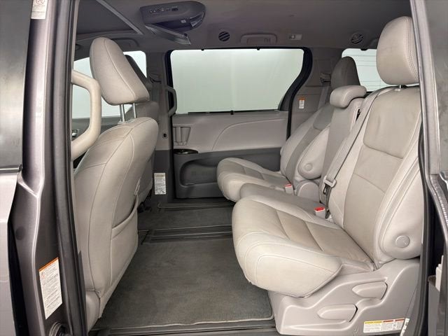 2020 Toyota Sienna XLE Auto Access Seat