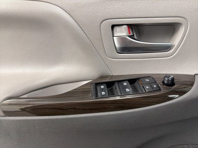 2020 Toyota Sienna XLE Auto Access Seat