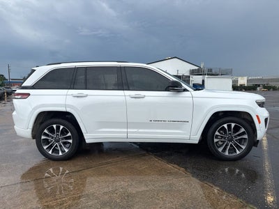 2023 Jeep Grand Cherokee Overland 4x2