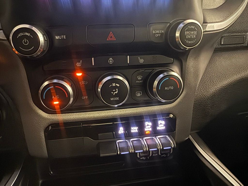 2020 RAM 1500 Big Horn Crew Cab 4x4 5'7' Box