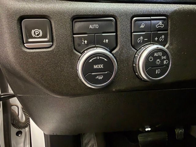 2025 GMC Sierra 1500 4WD Crew Cab Short Box SLT