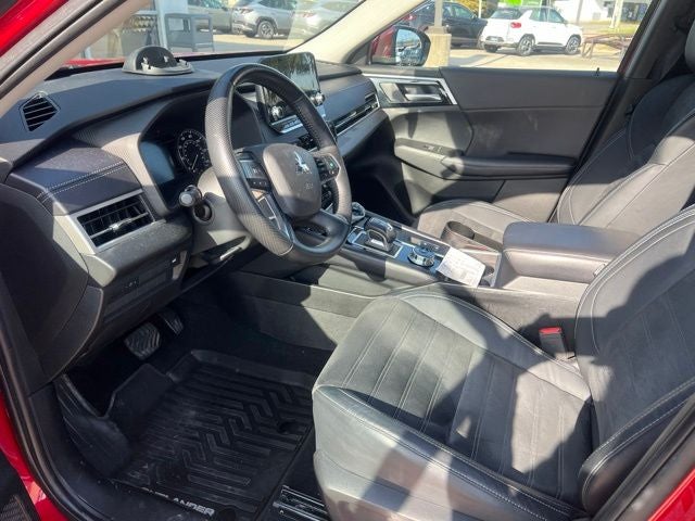 2023 Mitsubishi Outlander SE