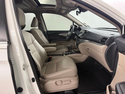 2019 Honda Pilot 2WD EX-L with Navigation and Rear Entertainment System